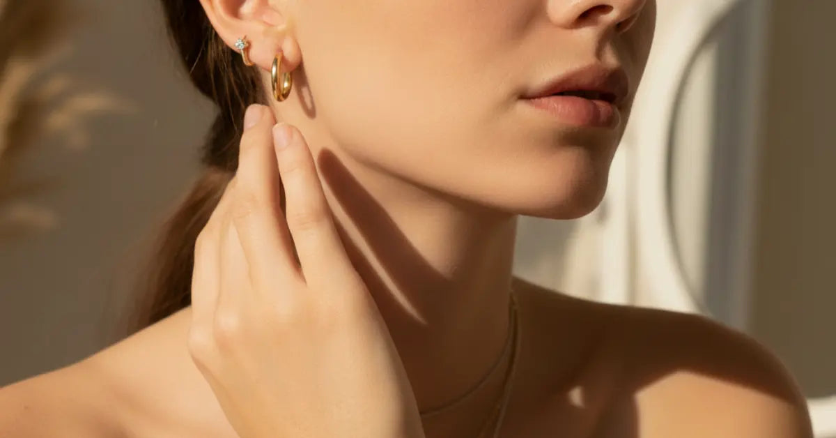 Colorimétrie : Doré ou Argenté, comment savoir quelle finition sublime votre teint ?